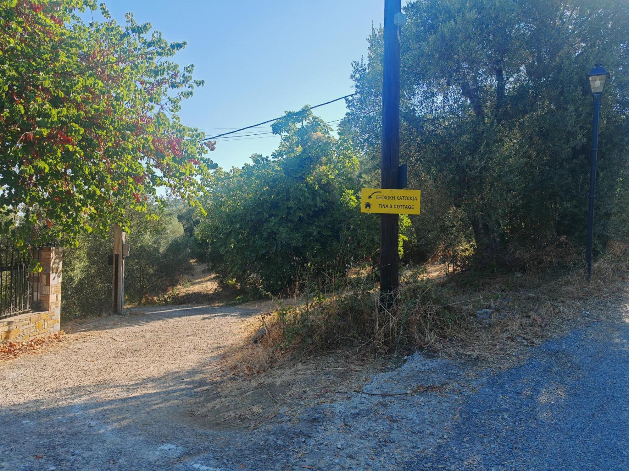 Εξοχική Κατοικία - Cottage Τίνα Líri エクステリア 写真